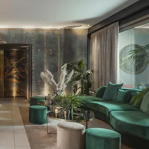 We Me Hotel